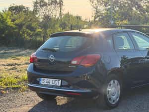 Opel Astra Manuală 110 HP Diesel — miniatura 4