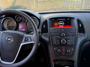 Opel Astra Manuală 110 HP Diesel — miniatura 5