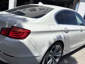 BMW Seria 5 530d Sport, an 2010, negru, cutie automată — miniatura 5