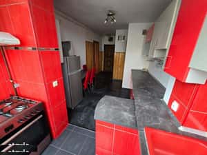 Inchiriez apartament 2 canere semidecomandat, etaj intermediat