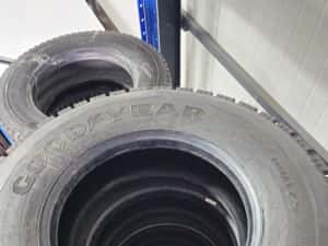 Anvelope 10 r 9.5 r si 215 75 R 17.5. — miniatura 3