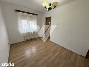 Apartament 2 camere renovat geam la baie zona Tiglari Sibiu — miniatura 4