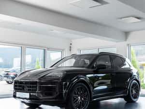 Porsche Cayenne Automată 519 HP Hibrid (B/E)