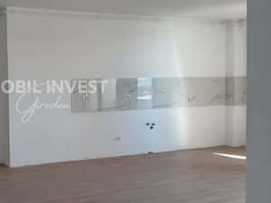 Apartament de vanzare cu 2 camere, bloc nou, etaj 1, parcare inclusa — miniatura 4