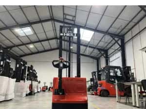 Heli CDD12J Transpaleta electrica cu catarg 1.2T — miniatura 4