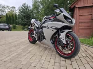 Yamaha R1 RN22 Big Bang — miniatura 2