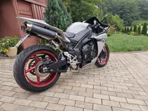 Yamaha R1 RN22 Big Bang — miniatura 3