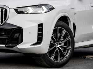 BMW X5 SUV hibrid 2025 disponibil în București — miniatura 5