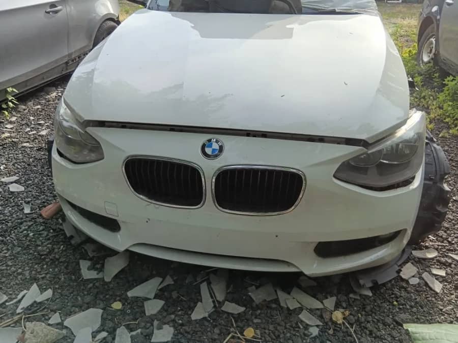 Bara fata capota trager far bmw f20 — fotografie 1 din 4