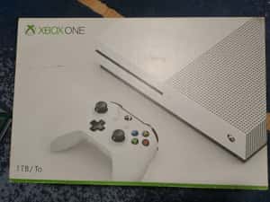 Consola X Box One S 1 TB +2 controllere+10 jocuri — miniatura 2