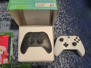 Consola X Box One S 1 TB +2 controllere+10 jocuri — miniatura 3