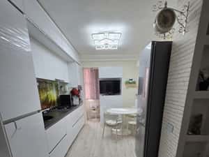 Particular vând apartament cu 3 camere, Crângasi — miniatura 3