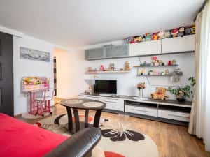 Apartament cu 3 camere, parcare, curte si spațiu depozitare în Sacele