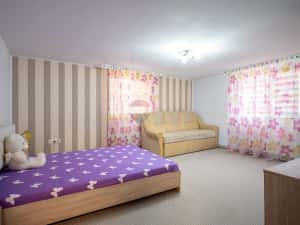 Apartament cu 3 camere, parcare, curte si spațiu depozitare în Sacele — miniatura 2