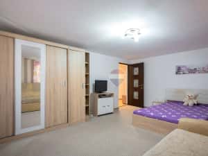 Apartament cu 3 camere, parcare, curte si spațiu depozitare în Sacele — miniatura 3