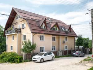 Apartament cu 3 camere, parcare, curte si spațiu depozitare în Sacele — miniatura 9
