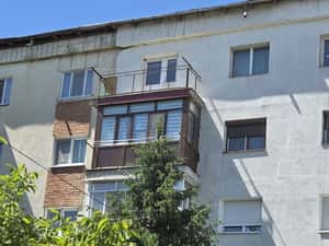 Apartament cu 3 camere decomandat zona ANAF - Adjud — miniatura 4