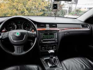 Skoda Superb 2010 /Benzină/ Automată — miniatura 5