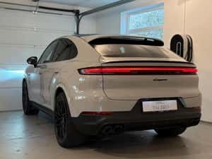 Porsche Cayenne Hibrid 470 CP 34.000 km — miniatura 3
