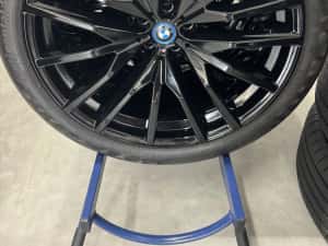 Jante Bmw X5 X6 R22 G05 G06 Originale M742 Continetal Vara — miniatura 4