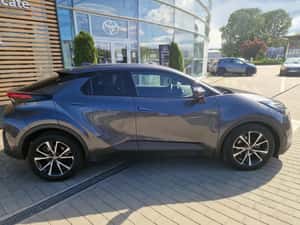 TOYOTA C-HR HYBRID 1.8 DYNAMIC – SUV urban modern — miniatura 4