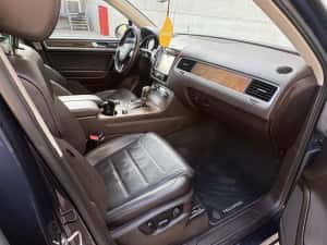 VW Touareg ~ Plin De Optiuni ~ 3.0 CRC 245CP ~ Dynaudio ~ Panoramic ~ Ventilatie ~ Geamuri duble ~ Camere 360 ~ Webasto ~ Carlig electric ~ SideAssist — miniatura 8