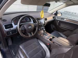 VW Touareg ~ Plin De Optiuni ~ 3.0 CRC 245CP ~ Dynaudio ~ Panoramic ~ Ventilatie ~ Geamuri duble ~ Camere 360 ~ Webasto ~ Carlig electric ~ SideAssist — miniatura 9
