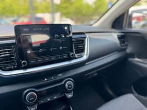 Kia Stonic 1.0 T-GDI 100CP Urban – SUV compact, consum redus — miniatura 7