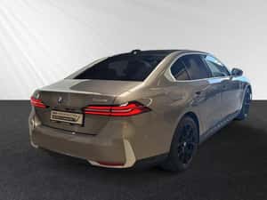 BMW 550 Berlină hibrid, second-hand, 19.992 km — miniatura 2