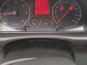 Vw Touran 2.0 tdi — miniatura 3