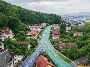 Vila cu potential,2 garaje,teren 1.080 mp,strada Marasesti, Bartolomeu, Brasov — miniatura 2