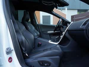 Volvo XC60 Automată 220 HP Diesel — miniatura 3