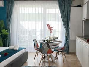 Studio premium pe plajă| Mamaia Nord| Vedere la mare | Parcare privată — miniatura 3