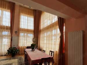 Vilă cu 6 camere, 5 băi, piscină, garaj, Strada Colinelor, Oradea. — miniatura 2