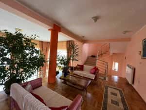 Vilă cu 6 camere, 5 băi, piscină, garaj, Strada Colinelor, Oradea. — miniatura 8