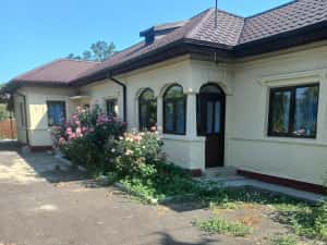 Racari casa 4 camere+1600 curte