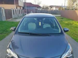 Toyota Yaris Hybrid 2019,automată, consum foarte mic, cumpărată de nouă din țară. Carte service. Accept test reprezentanță — miniatura 3