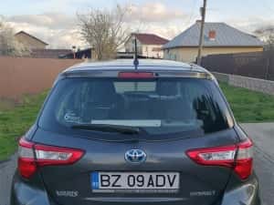 Toyota Yaris Hybrid 2019,automată, consum foarte mic, cumpărată de nouă din țară. Carte service. Accept test reprezentanță — miniatura 4