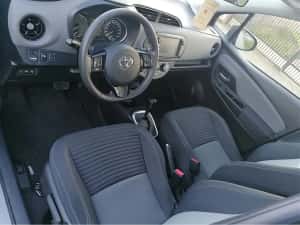 Toyota Yaris Hybrid 2019,automată, consum foarte mic, cumpărată de nouă din țară. Carte service. Accept test reprezentanță — miniatura 5