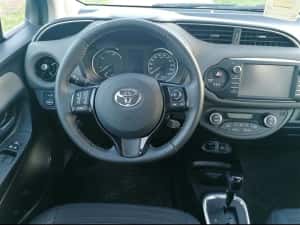 Toyota Yaris Hybrid 2019,automată, consum foarte mic, cumpărată de nouă din țară. Carte service. Accept test reprezentanță — miniatura 7