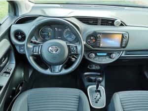Toyota Yaris Hybrid 2019,automată, consum foarte mic, cumpărată de nouă din țară. Carte service. Accept test reprezentanță — miniatura 9