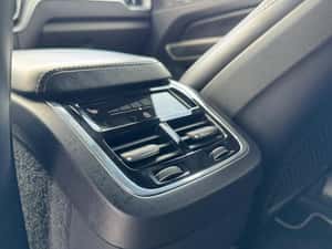 Volvo XC60 D5 AWD R-Design – SUV premium — miniatura 5