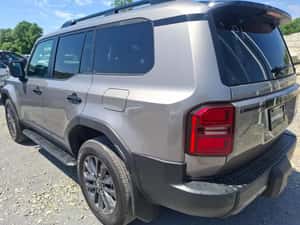 Toyota Land Cruiser Premium 2025 model — miniatura 4