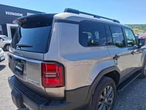 Toyota Land Cruiser Premium 2025 model — miniatura 6