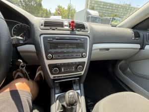 Skoda Octavia 1,6 TDI an 2009 — miniatura 5