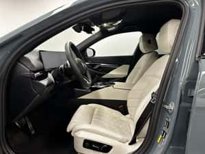 BMW 550 Hibrid Automată 2025 Second-hand — miniatura 4