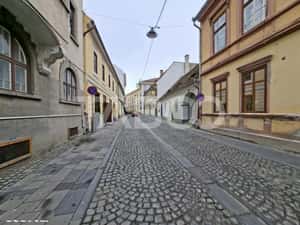 Apartament complet renovat 2 camere garaj acces auto Centru Istoric — miniatura 3