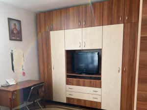 Inchiriez apartament — miniatura 1