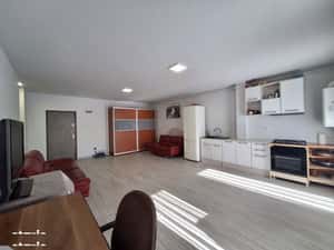 Apartament cu 2 camere, 55 mp, balcon, zona Eroilor (blocurile albe) — miniatura 3
