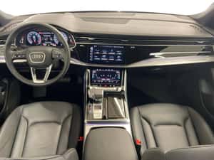 Audi Q8 2995 cm3 340 cp Automată Second hand — miniatura 5